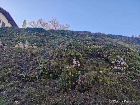 Očiščen zid - Stari grad